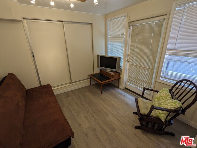 Building Photo - 32180 Saucon Valley St