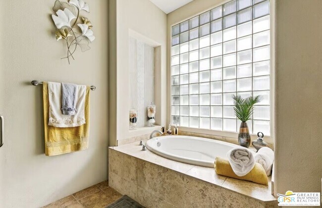 Building Photo - 79800 Vía Sin Cuidado