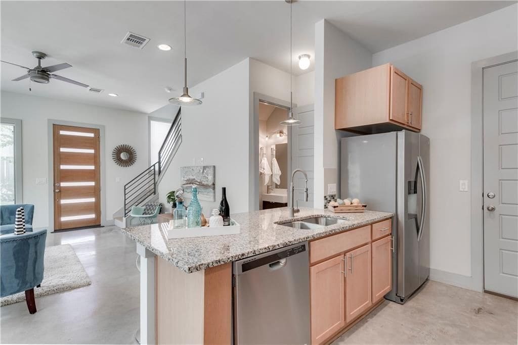 Kitchen - 900 Banister Ln