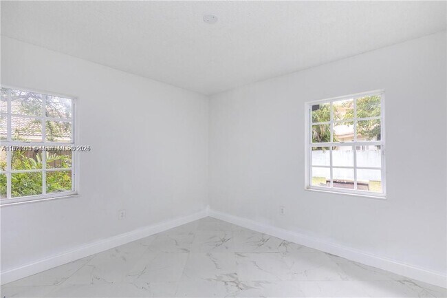 Building Photo - 18420 SW 77th Ct