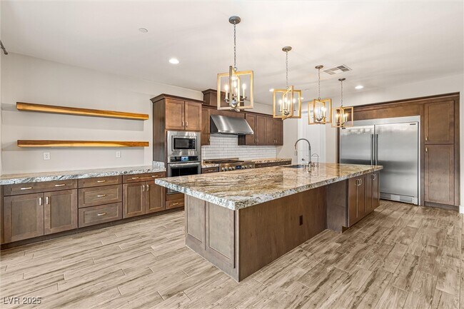 Building Photo - 4631 Amazing View St