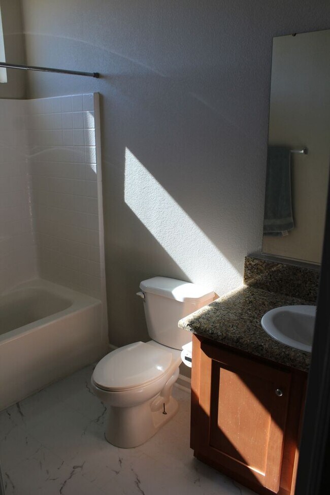 Building Photo - 3 Bed 2 Bath Home for Rent in Anza on 2 plus acres