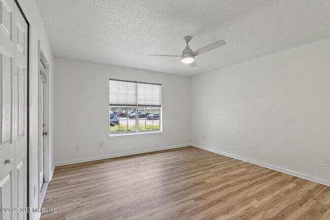 Building Photo - 900 Ironwood Dr
