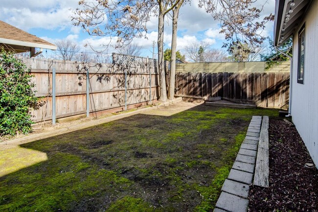 Building Photo - Four Bedroom 2 Bath home available for rent