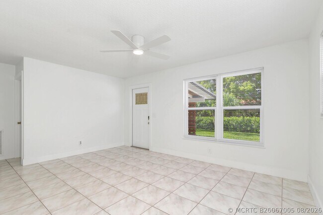 Building Photo - 411 Summa St