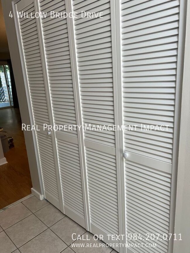 Building Photo - 4 Willow Bridge Dr