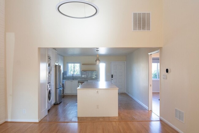 Building Photo - 326 Harvest Dr