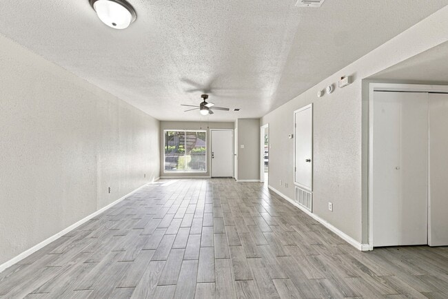 Building Photo - 4023 Briarglen Dr