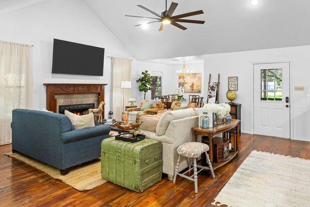 Building Photo - 501 Mulberry St