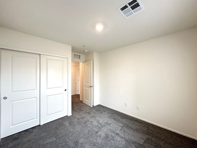 Building Photo - Serene Fort Apache