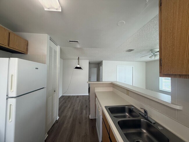 Building Photo - 1101 Spring Meadow Dr