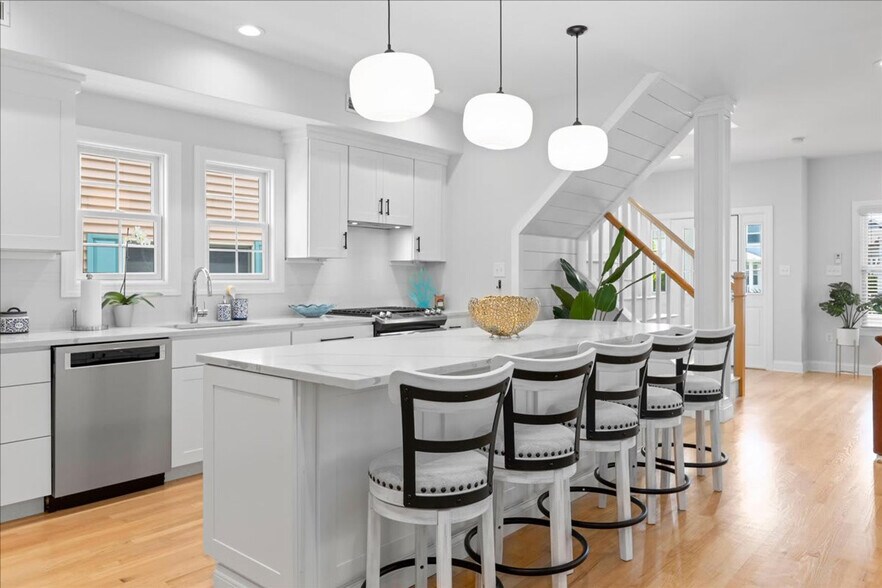 Building Photo - 212 Central Ave