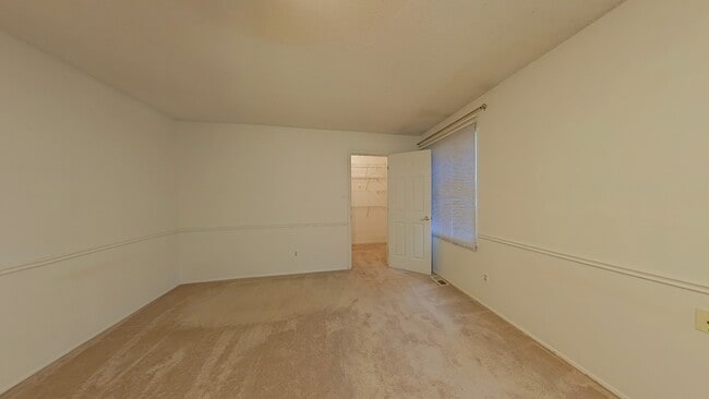 Building Photo - 14355 Rainy Lake Dr