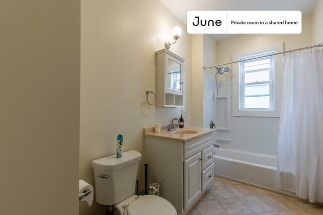 Building Photo - Room in Shared 4 bed/1 bath home