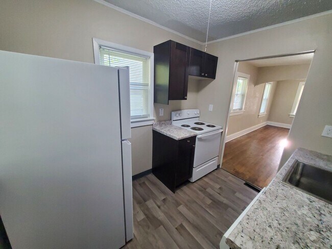 Building Photo - Adorable 2 bedroom, 1 bathroom home!