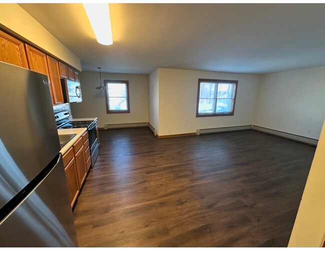 Building Photo - 8 Golden Pond Ct