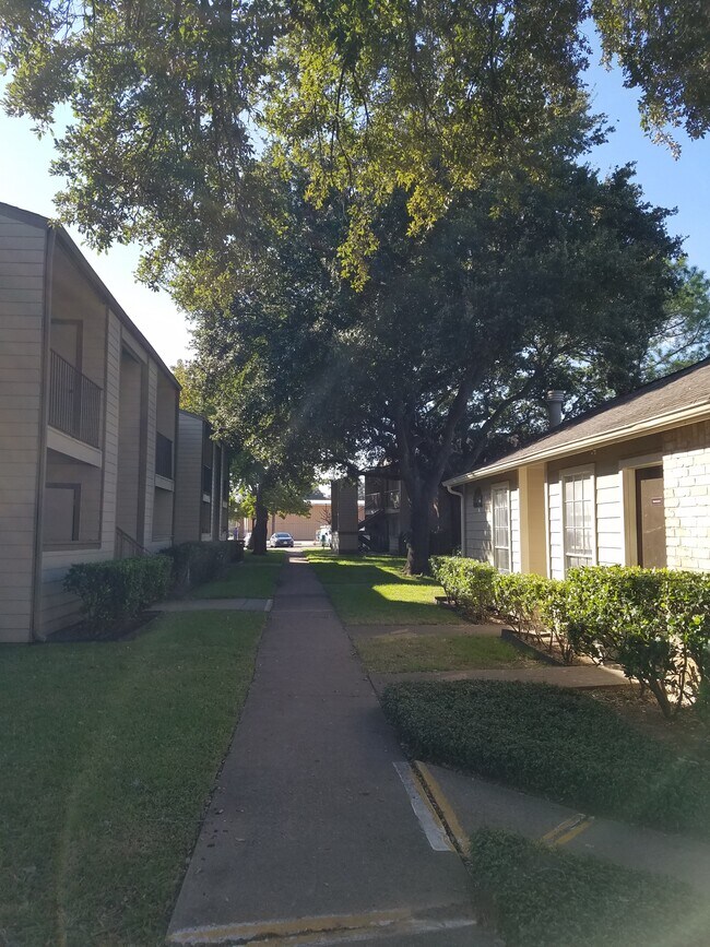 Building Photo - 1136 Radio Ln