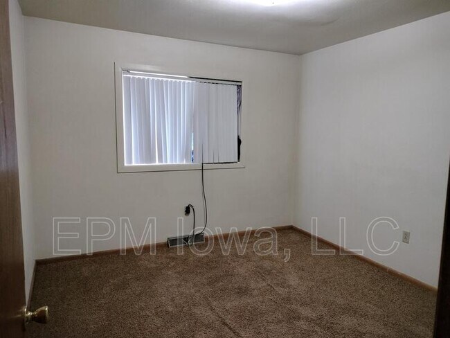 Building Photo - 1423 Starview Dr