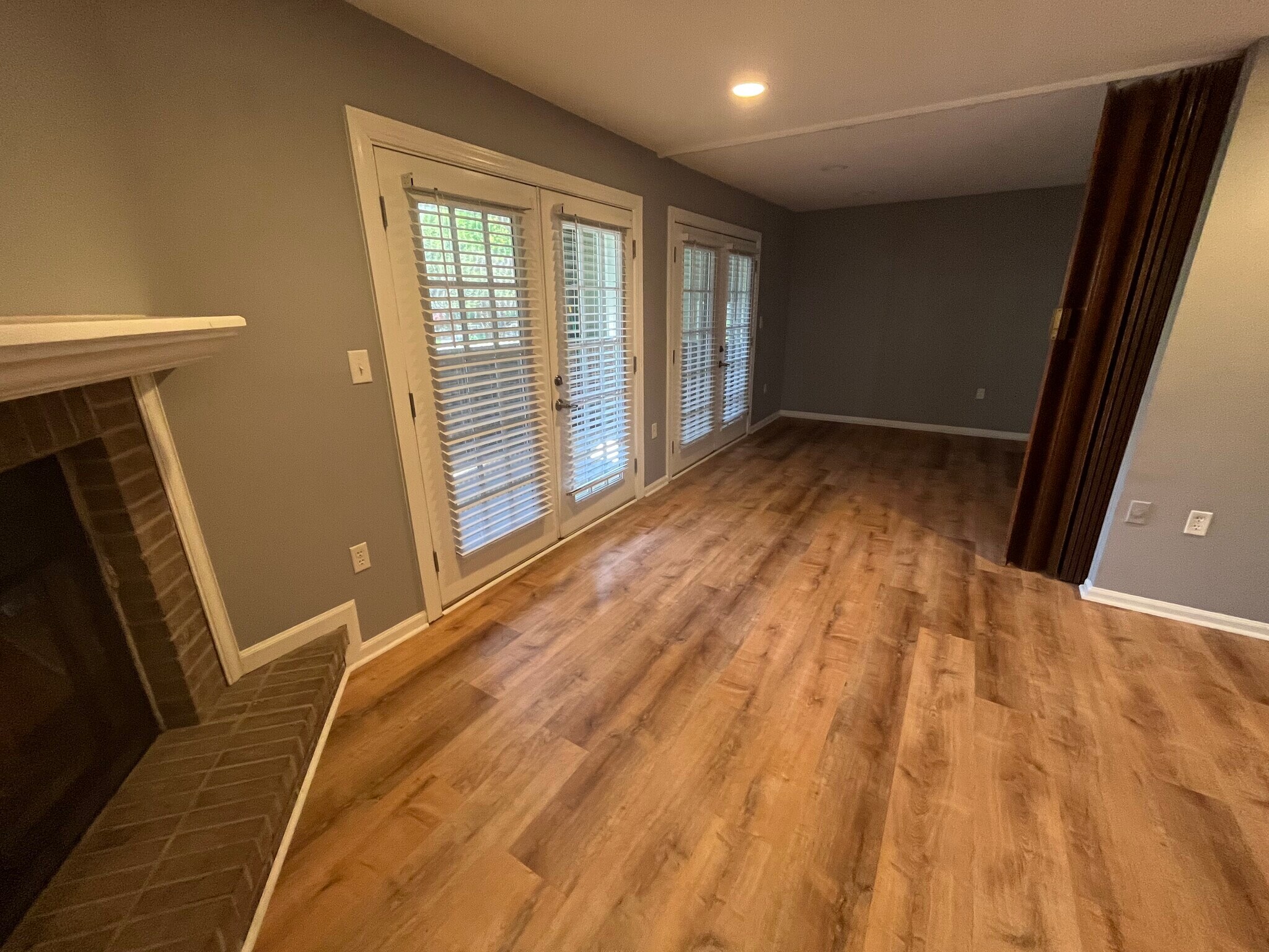 Building Photo - 417 W 8th St