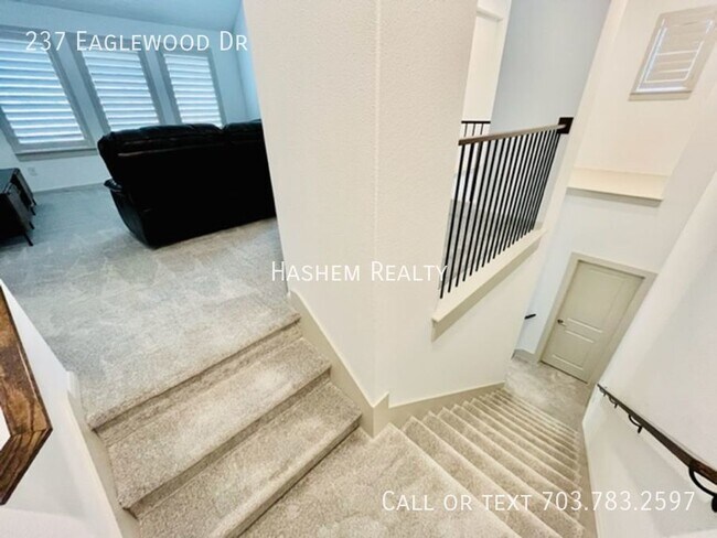 Building Photo - 237 Eaglewood Dr