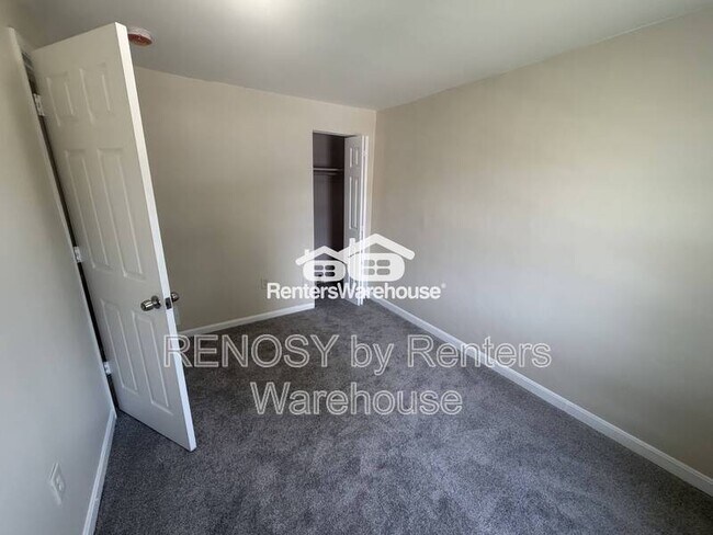 Building Photo - 2067 Larkhall Rd