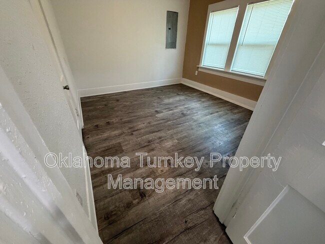 Building Photo - 1213 N Alabama Ave