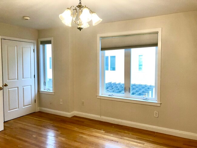 Building Photo - 44 Regent St