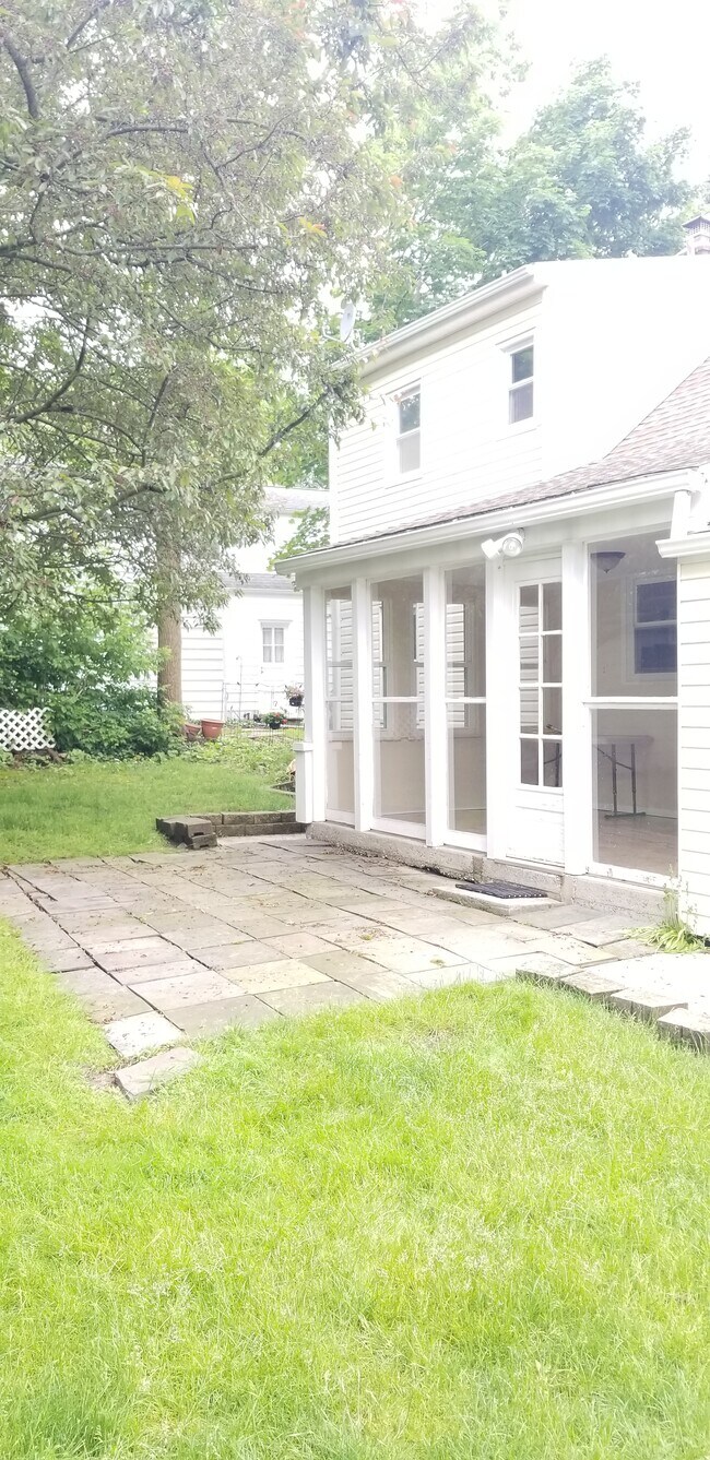 Building Photo - 1519 Pine Knoll Ln