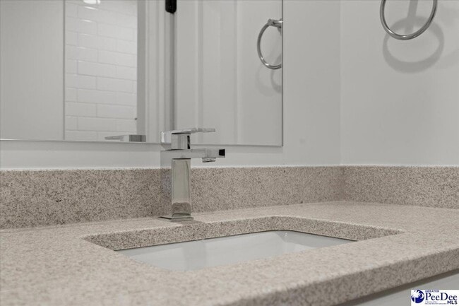 Building Photo - 501 W Cheves St