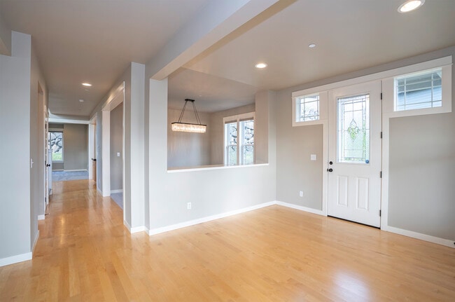 Building Photo - 1749 Skyline Ridge Ln SW