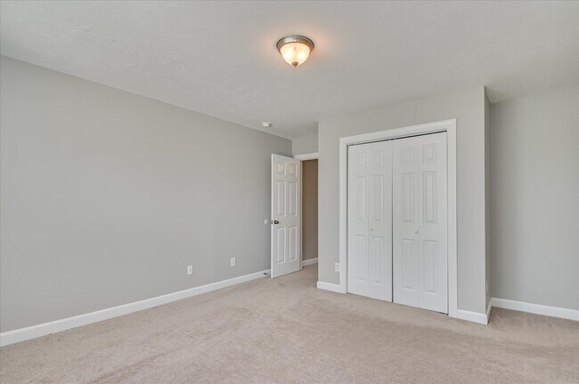 Building Photo - 158 Kenilworth Dr