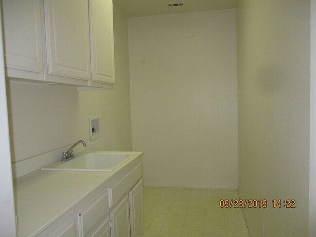Building Photo - 31419 Orchard Ln