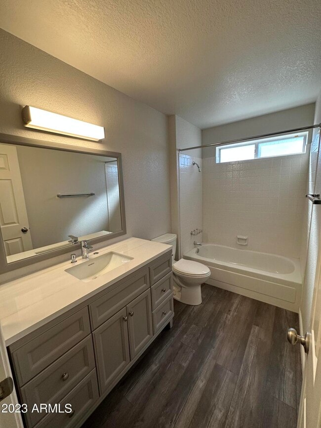 Building Photo - 314 E Hartford Ave