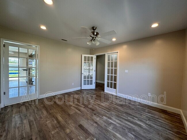 Building Photo - 607 Plantation Ct