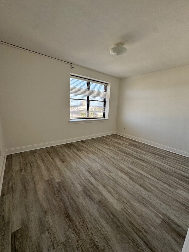 Building Photo - 1 Bedroom 1 bath with a view in downtown Jacksonville