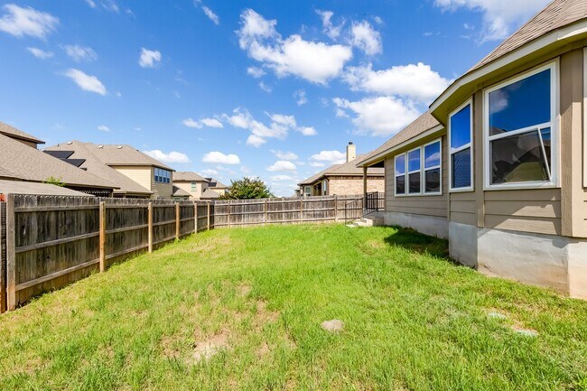 Building Photo - 820 Vintage Wy
