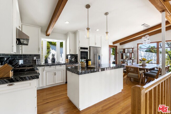 Building Photo - 2251 Sunset Heights Dr