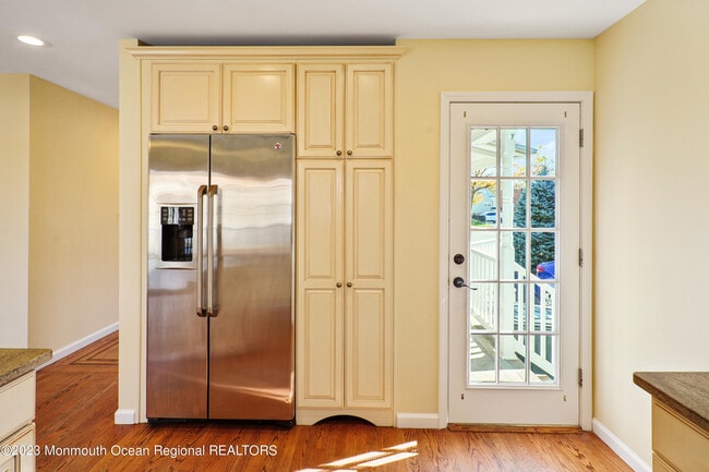 Building Photo - 111 Main St