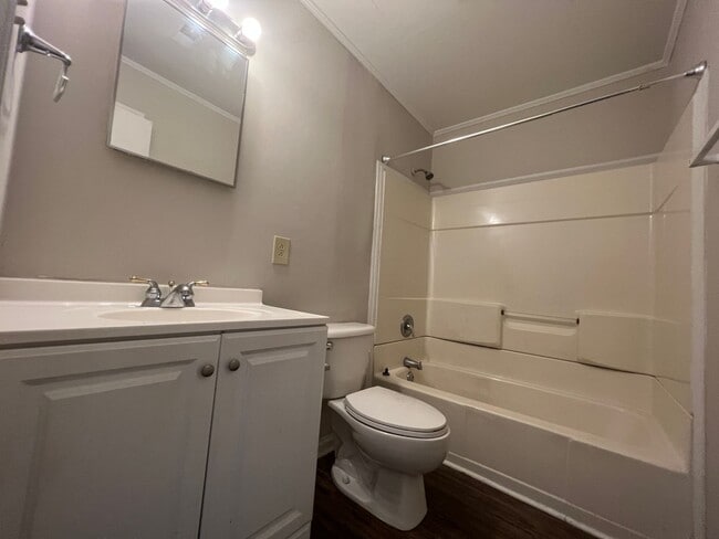 Building Photo - AVAILABLE TO SHOW!