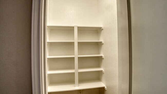 Building Photo - Spacious Townhome Available Now!