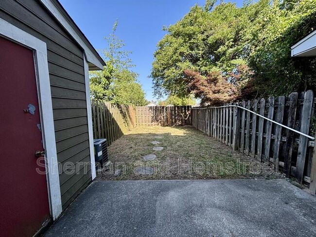 Building Photo - 1536 Elizabeth St