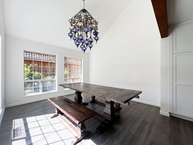 Building Photo - Beautifully Updated 3-Bedroom Home + Bonus Room with Private Backyard Retreat