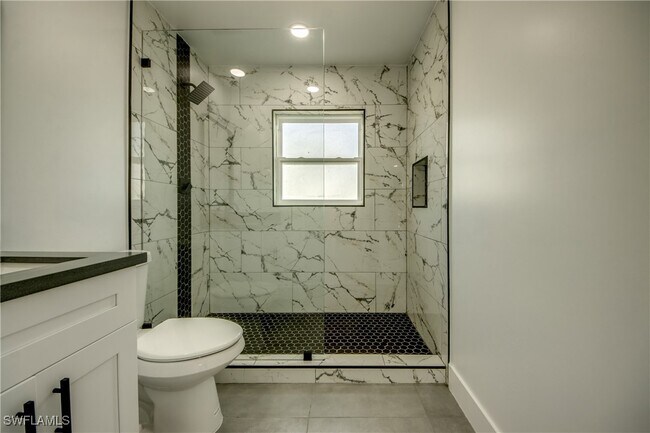 Building Photo - 4312 S Pacific Cir