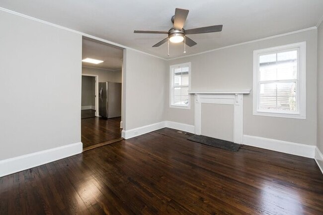Building Photo - Recently Updated 1BA/1BA Duplex Home with ...