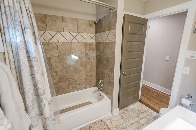 Building Photo - 237 Eisenhower Dr