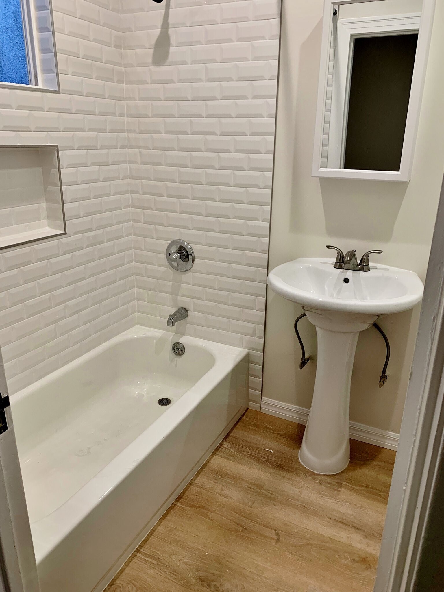 Building Photo - 642 N Genesee Ave