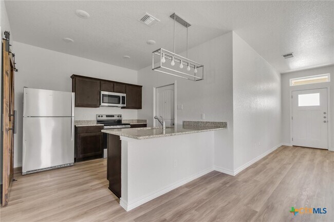 Building Photo - 1118 A Zora Dr