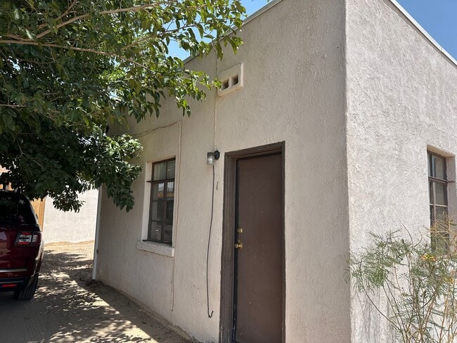 Building Photo - 2105 Jordan Rd