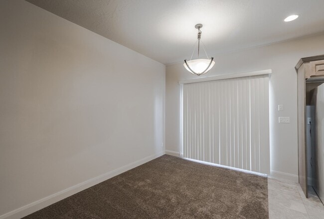 Building Photo - Spacious 2 Bedroom Hurricane Townhome Near...