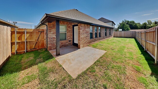 Building Photo - 4 Bedroom 2 Bath in Edmond.